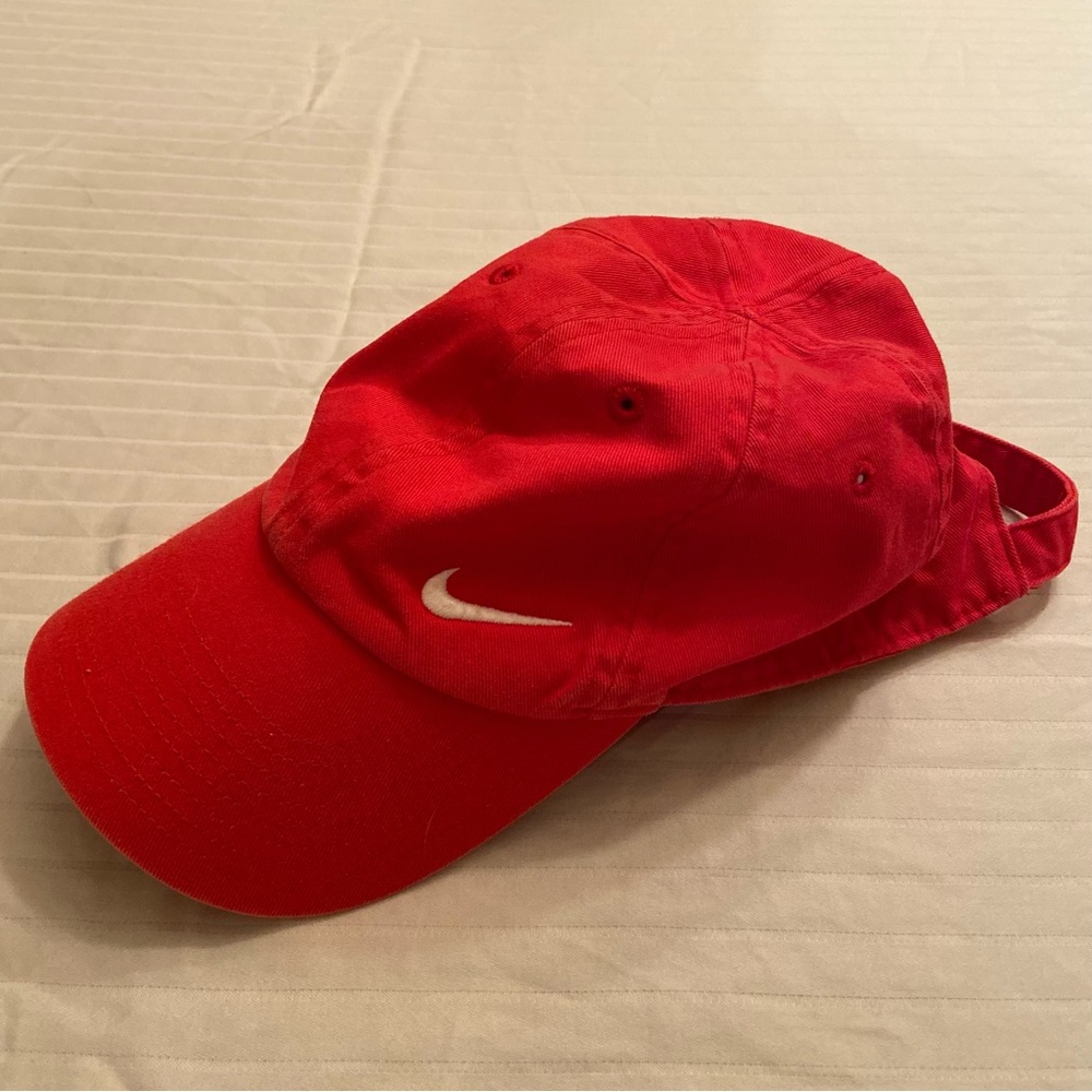 Nike W’s Red Swoosh Hat